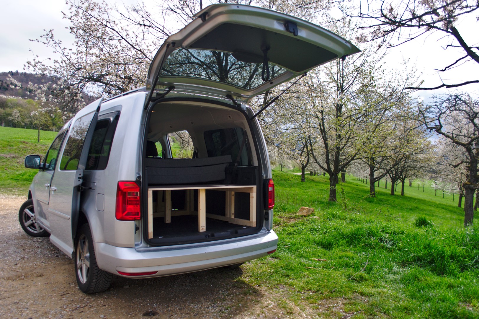 Camping Bett für den VW Caddy Maxi IV - Schreinerei Neub Shop