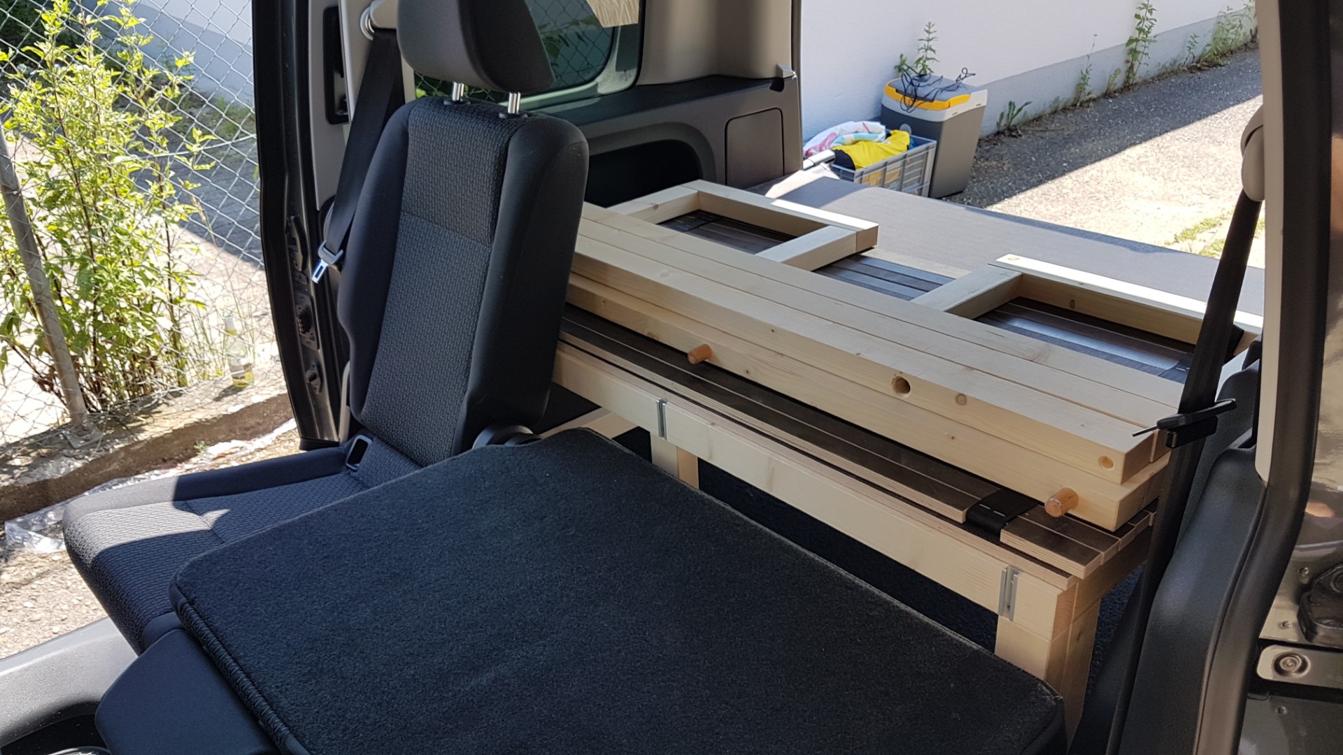 Möbelbausätze für VW Caddy : VW Caddy Bett